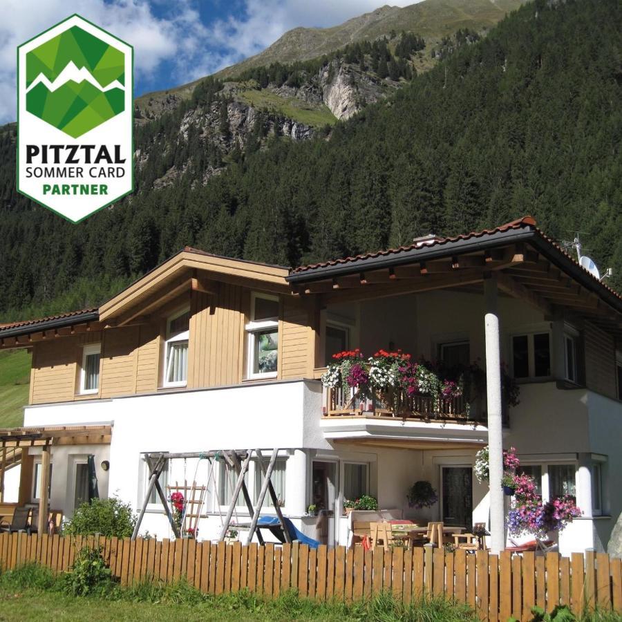 Alpina Appartement Sankt Leonhard im Pitztal Esterno foto
