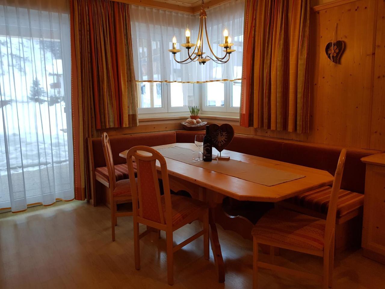 Alpina Appartement Sankt Leonhard im Pitztal Esterno foto