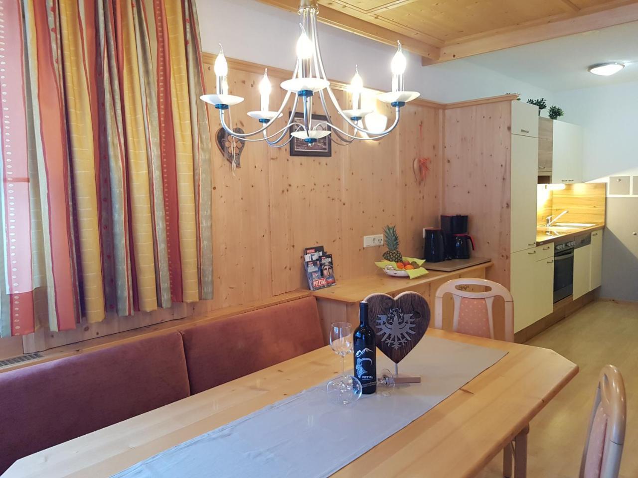Alpina Appartement Sankt Leonhard im Pitztal Esterno foto