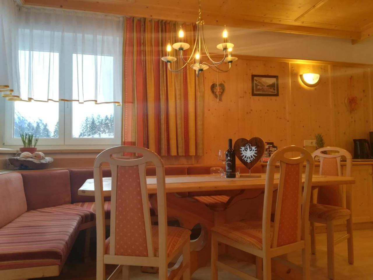 Alpina Appartement Sankt Leonhard im Pitztal Esterno foto